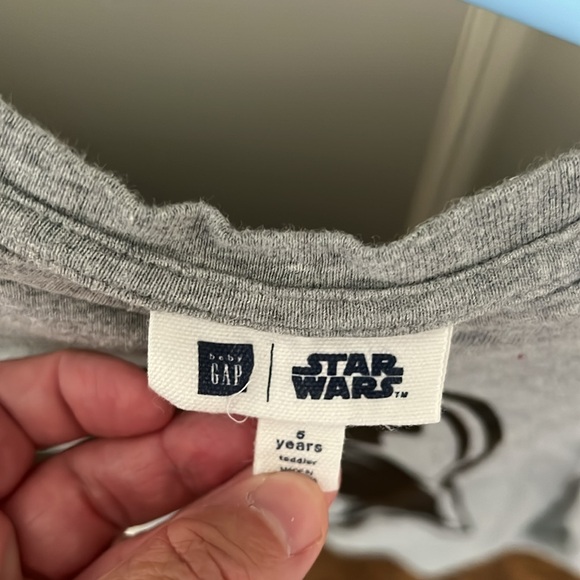 Super cute like new gap Star Wars brand size 5 years long sleeve Darth Vader T - Picture 5 of 6